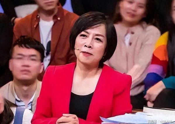 台湾的媒体人“黄智贤”是一个伪装的台独分子吗？
刚才我在网络平台上看到一篇作品，