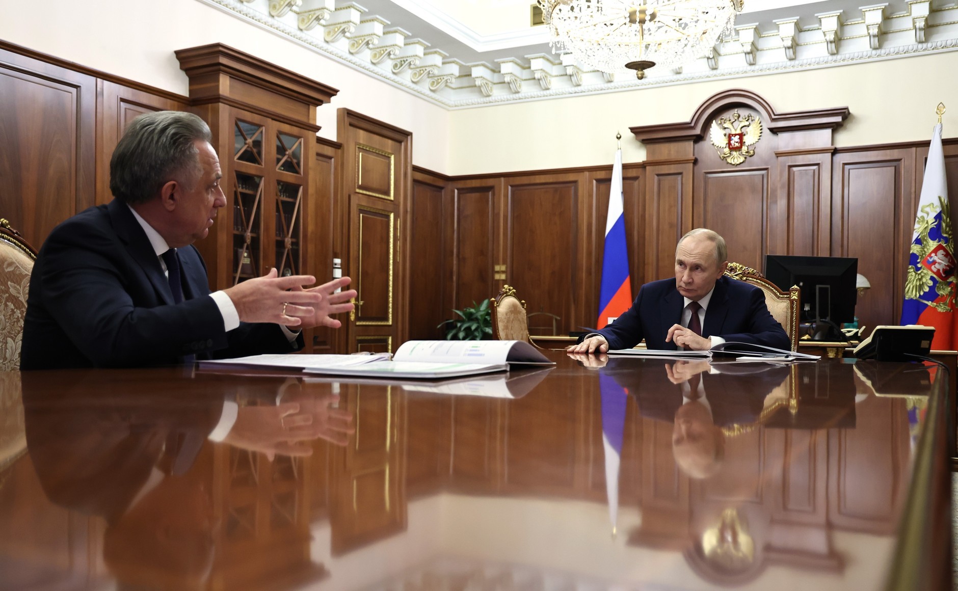 瓦洛佳小朋友[超话]  与“DOM.RF”国有集团公司总经理维塔利·穆特科的会谈