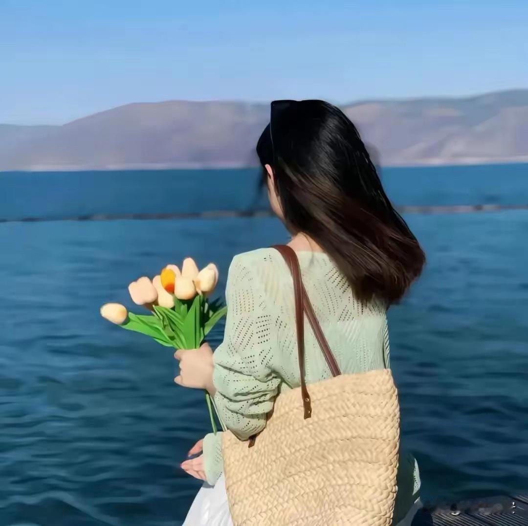 现在的孩子该不该打？
这个问题有争议：
第一：该打的情况：
1.偷东西该打
2.