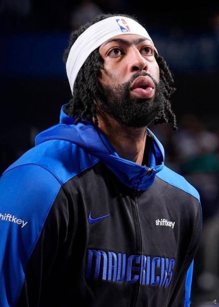 老鹰队已经探索并讨论了追求安东尼·戴维斯的潜在途径。 