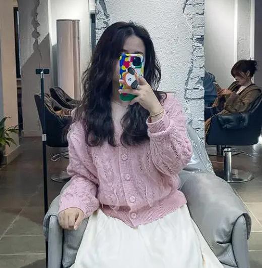 干得漂亮！广东，女孩去理发店准备换个漂亮的新发型，和托尼老师沟通后，对方表示完全