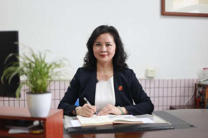 有点突然，广附新校长由原副校长黄翠婉接任，欧卫国任广州大学附属中学党委书记。
