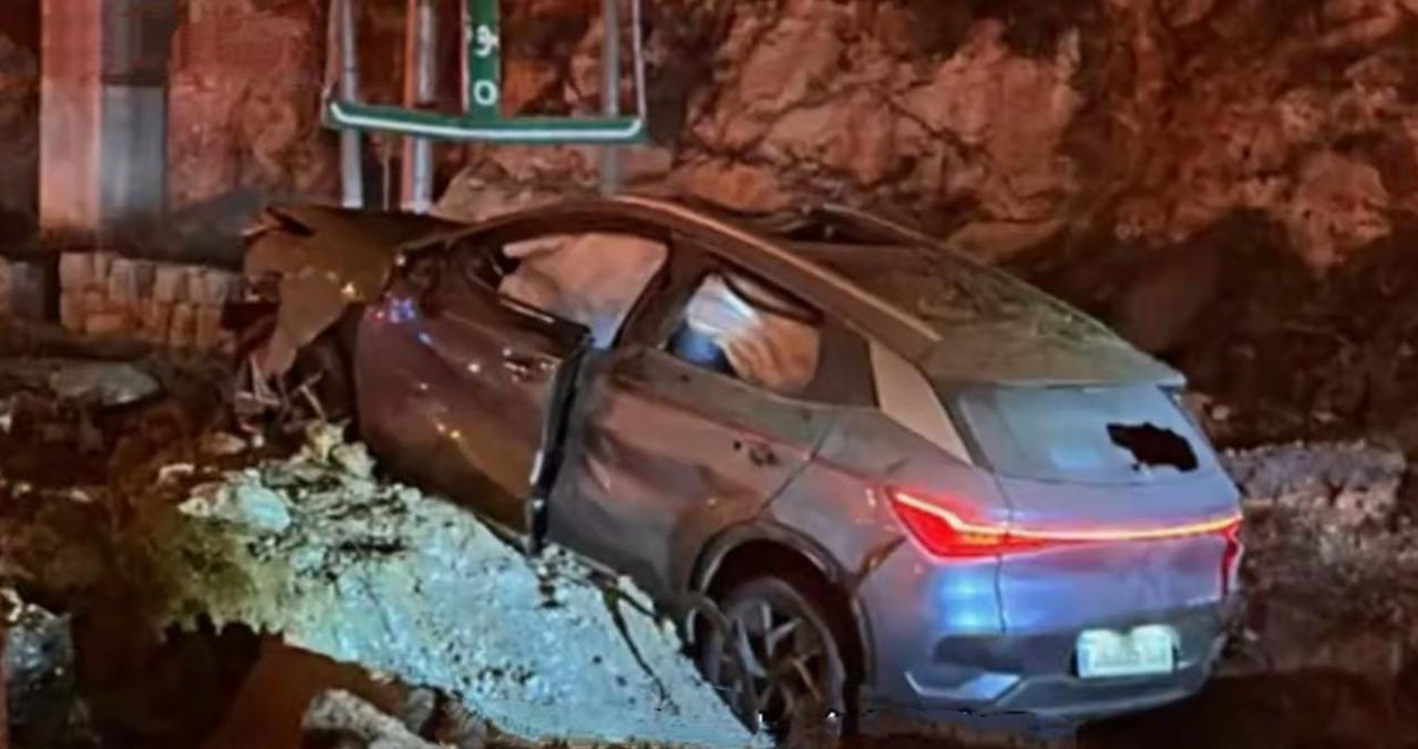 比亚迪元PLUS在中东近距离接触导弹爆炸，玻璃破损，车身也出现破损，但是整体框架