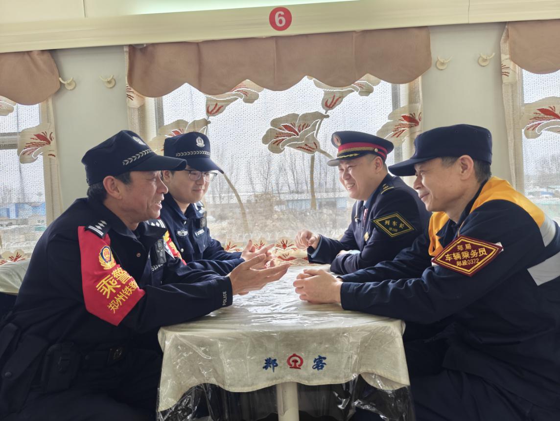 “三乘一体”在一起开会！

有人知道“三乘一体”指的是哪“三乘”吗？

1、客运
