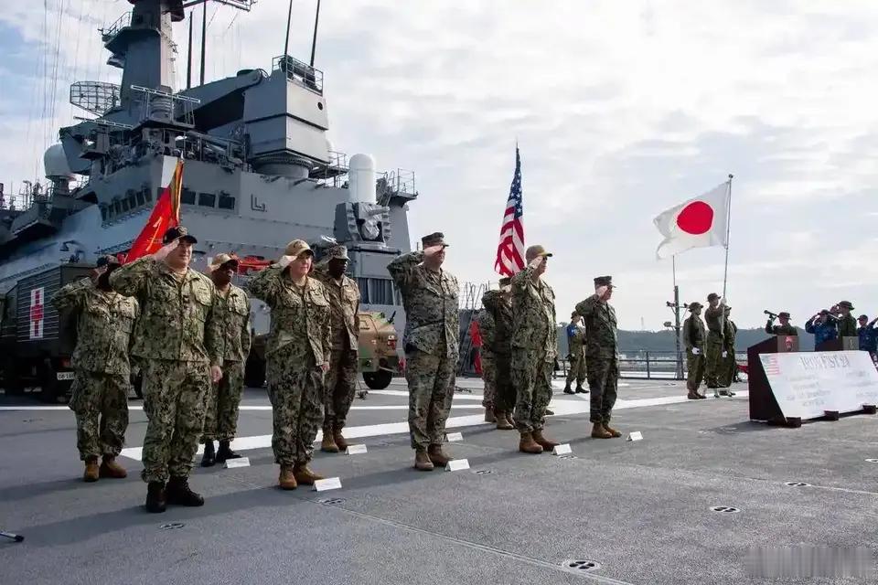 日本陆上自卫队近日首次在冲绳县的宫古岛、石垣岛和与那国岛三地同步举行“陆上总队演