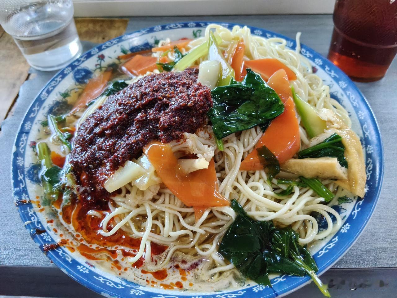 今天的兰州这可真热呀，新区办事儿中午到了饭点不知道吃啥。
在这样的情况下，我一般