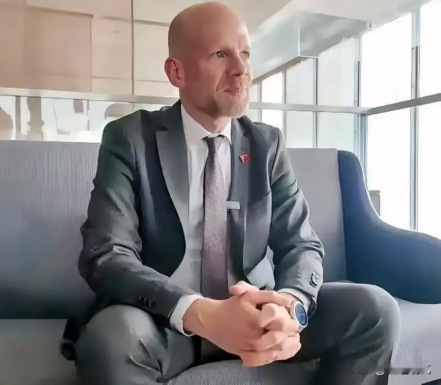 国际足联回应了和央视转播费的问题，秘书长说不能透露细节。
根据咱们媒体说法，据说