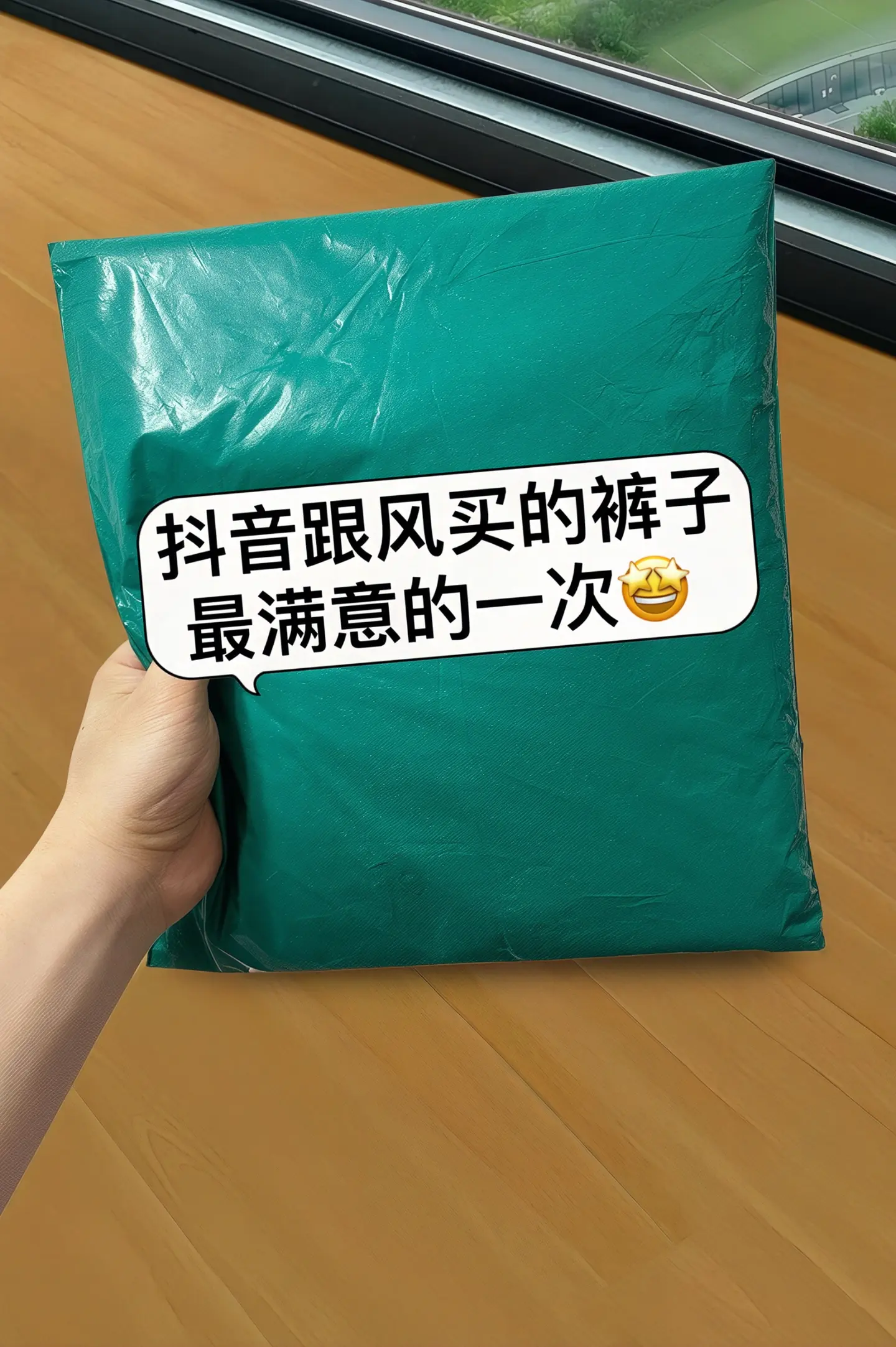 姐妹们，挖到一条超好穿的九分休闲裤！天丝亚麻混纺面料，透气吸汗不闷热...