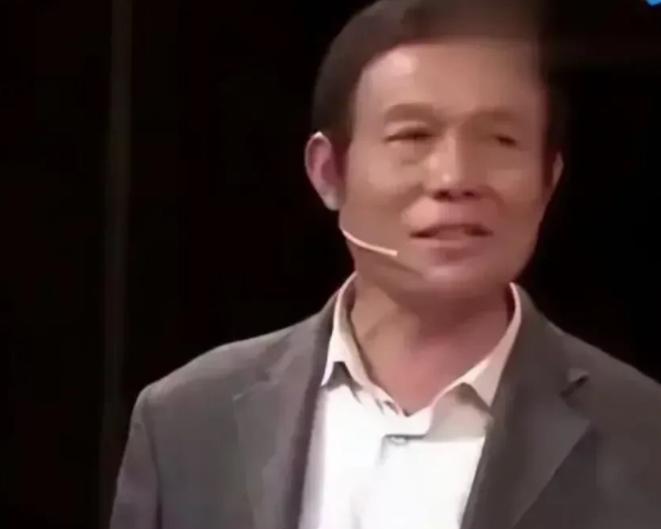 薛老汉价值100万的瓷罐，竟然被专家估价500块！老汉气得当场怒怼专家：“你也配