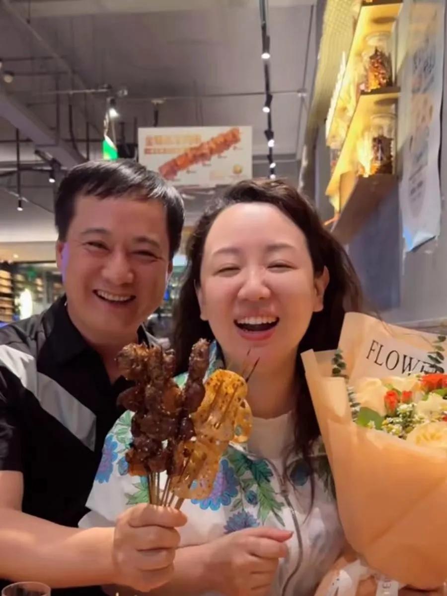 贾园园是《我爱我家》里的人物，由关凌扮演。由于太过经典，以至于很多人都不知道她的