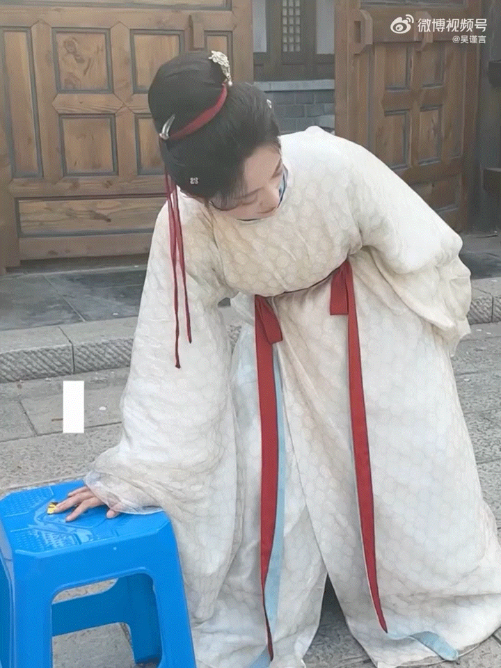 吴谨言回应不吃压力、吴谨言孟廷辉vlog《御廷谣》孟廷辉vlog正式放出，吴谨言