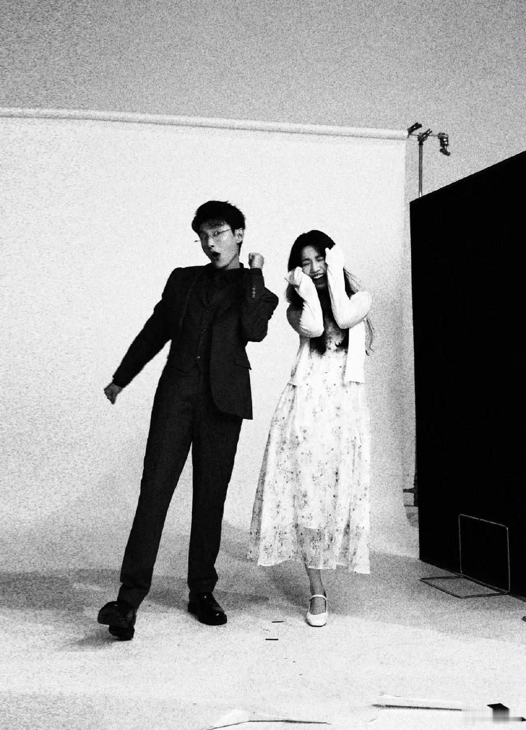 卢昱晓代旭放飞自我合照卢昱晓代旭放飞自我 卢昱晓代旭放飞自我，抽象到一起去了 