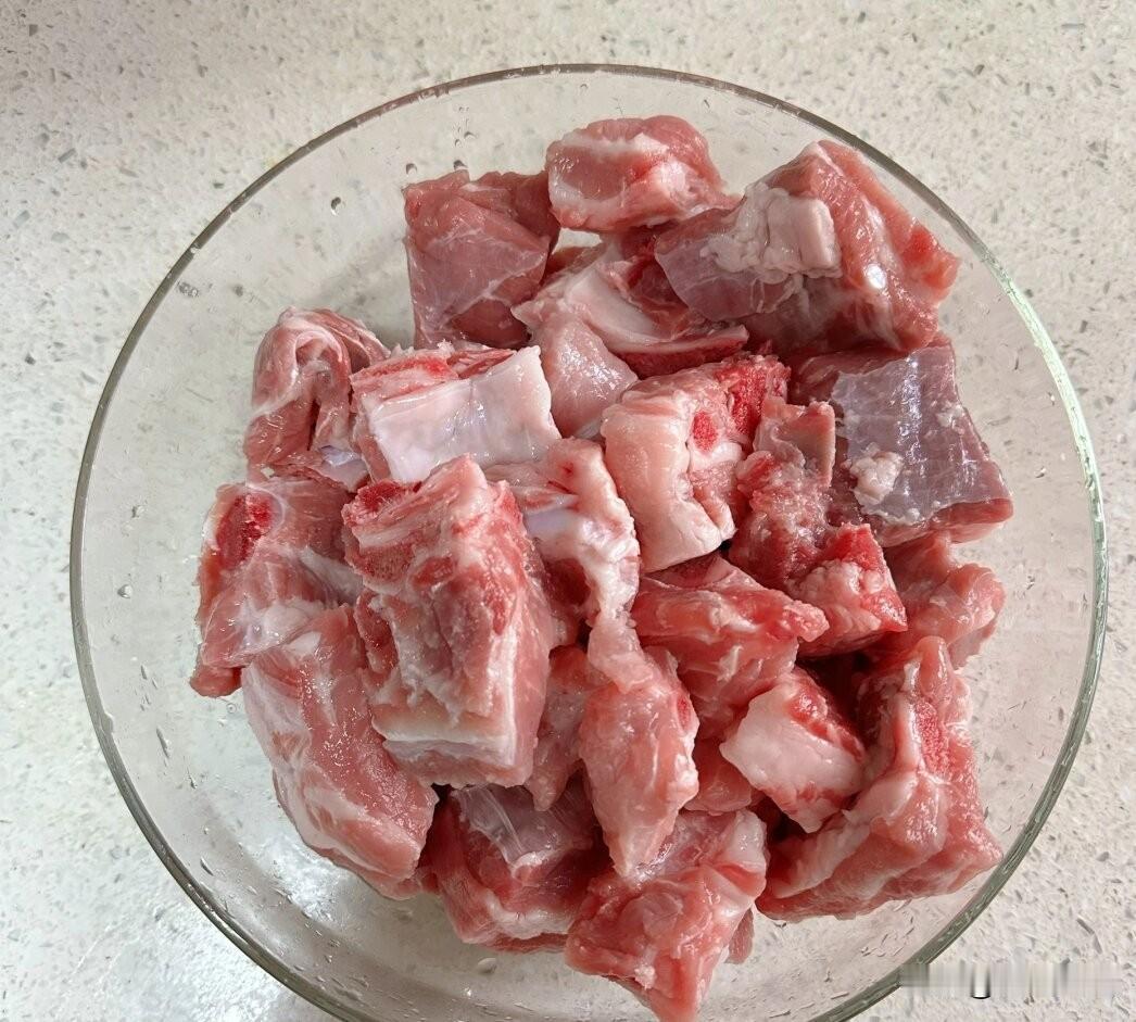 一大早七点就出发，杀向机场前市场，这边没有那么多人头攒动，地铁反方向也没那么挤。