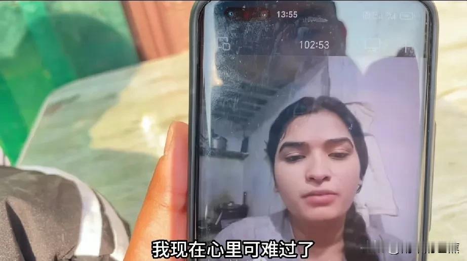 小王的巴铁小姨子又打来电话，言语中满是焦虑与无奈。她向小王诉说办签证所提交的证件