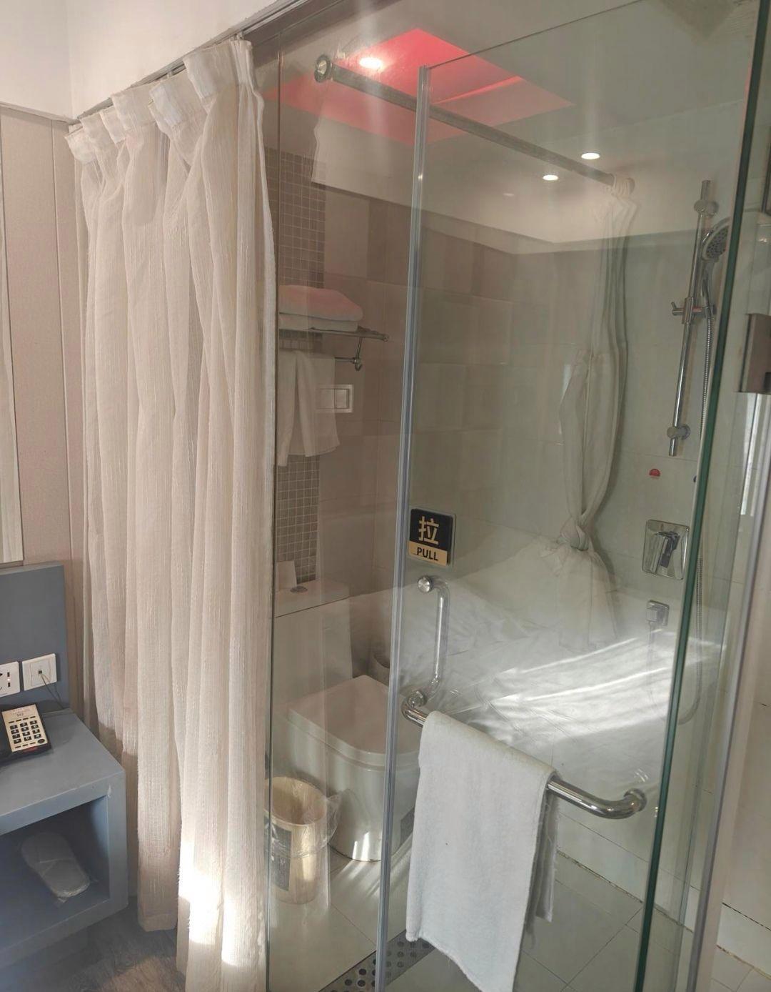 为什么现在的酒店都装这种透明式的洗浴