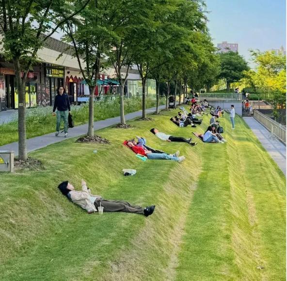 人这一辈子，会碰上各种各样的人。
年纪越大越明白一个事儿。
判断一段关系好不好，