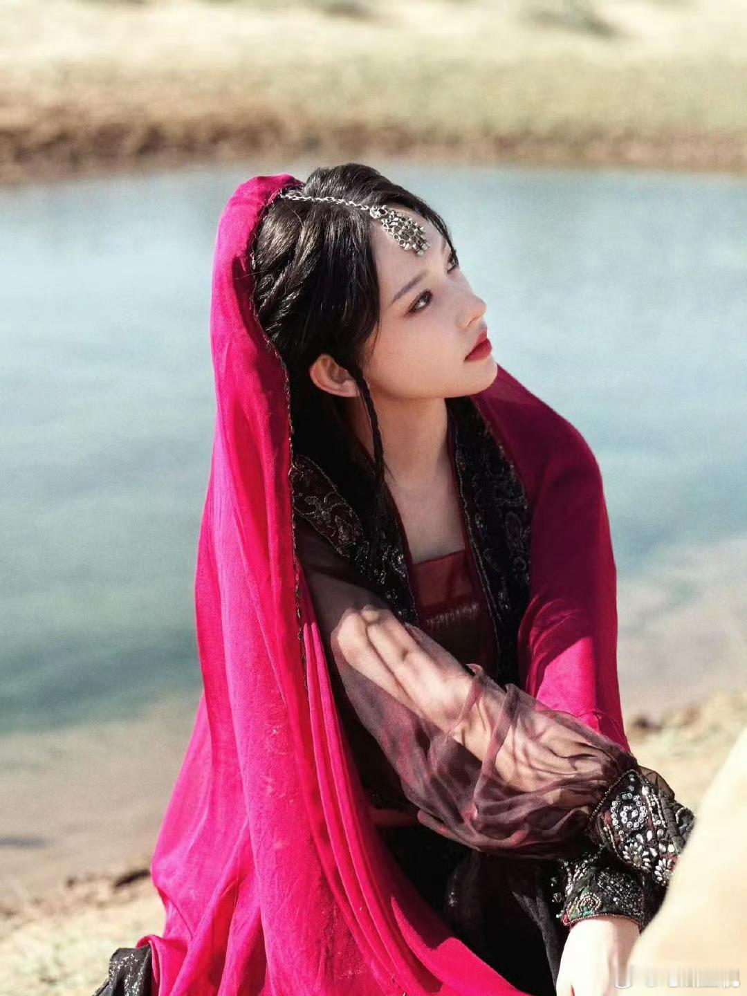 程潇这个装扮也太好看了吧！真的不是大漠公主嘛！好绝好绝！ ​​​