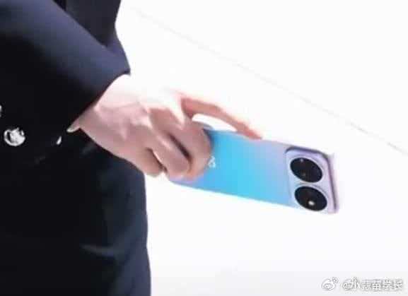 Nova现在的设计真的上道了，比Pura90标准版好看太多了。