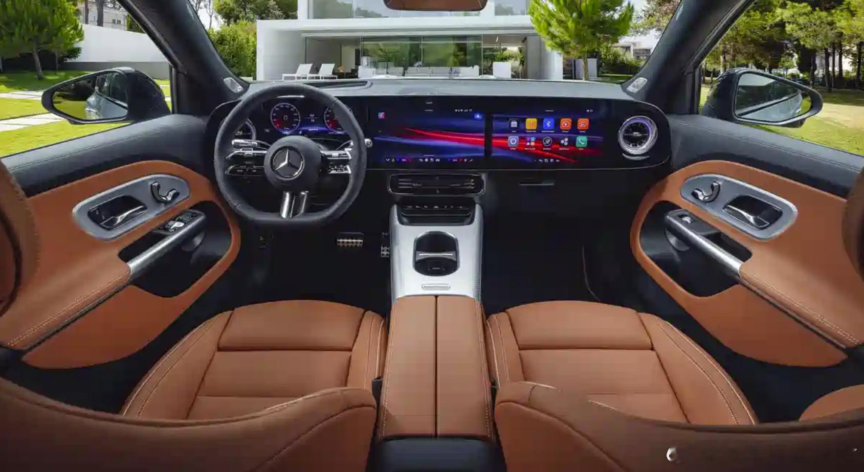 11月12日，全新一代梅赛德斯-奔驰GLB内饰官图正式发布。新车采用与全新CLA