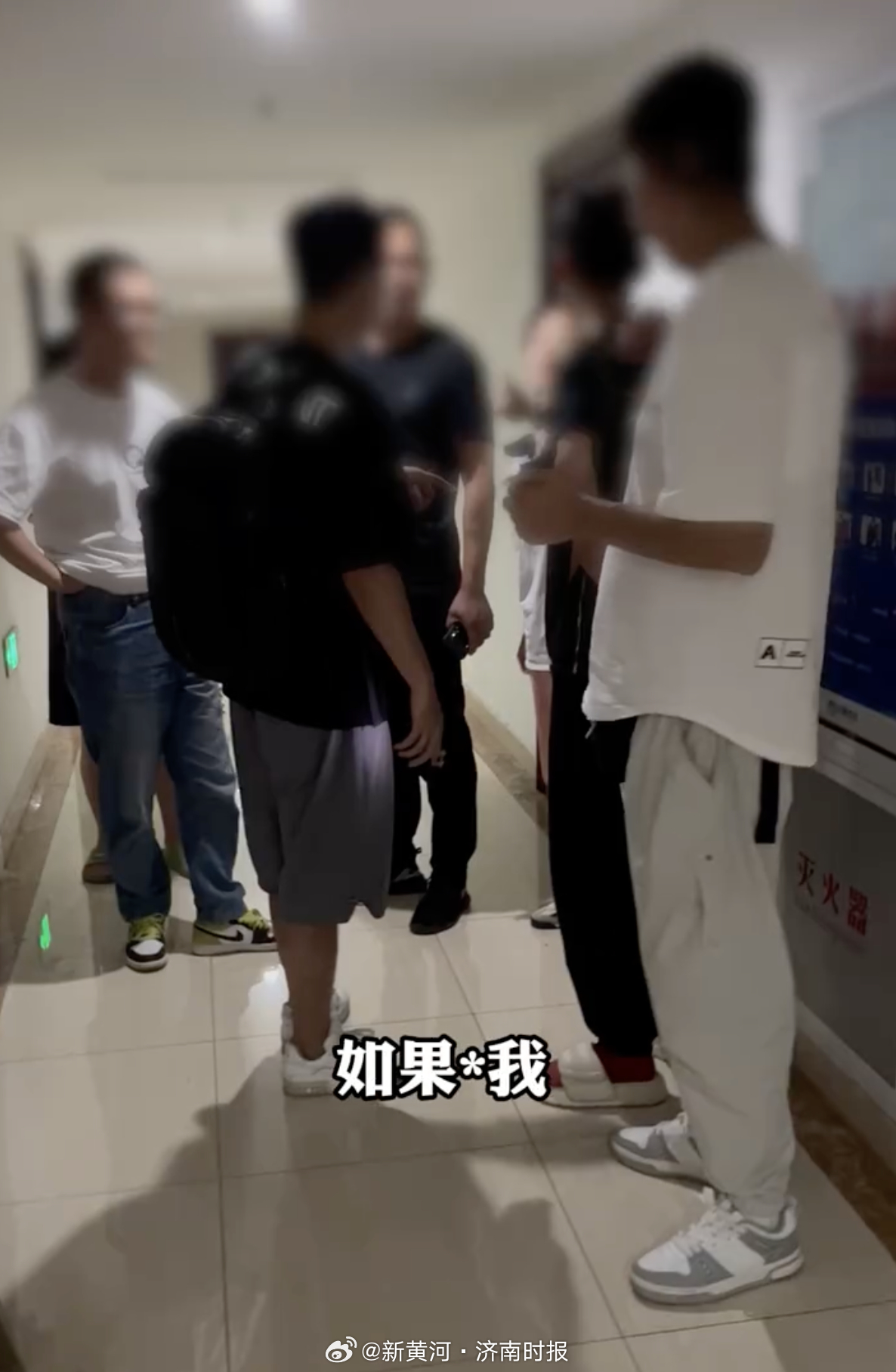 【光明网：#曝光民宿遭围堵一纸通报难平质疑# 】9月23日，两位博主在社交媒体平