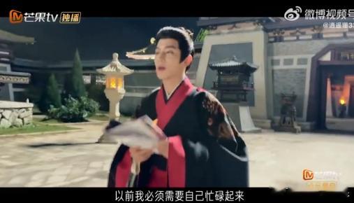 好像从来没认识过夏之光 以前只看到夏之光在舞台上的耀眼夺目，现在才发现他私下里安