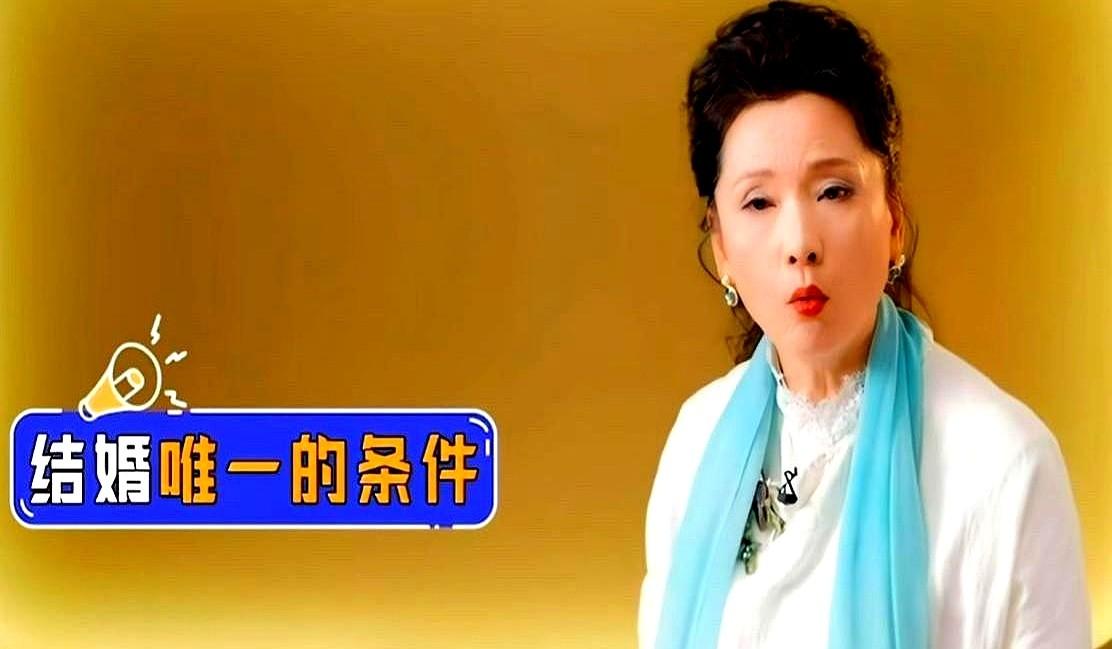 何赛飞这婚姻，放现在看都相当“炸裂”。

结婚时就跟丈夫杨楠挑明：事业第一，家庭