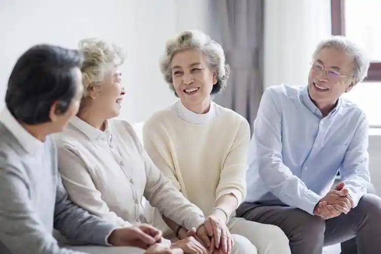 步入2026年七月，不少退休人员看着每月按时到账的养老金依旧是老标准，迟迟等不来