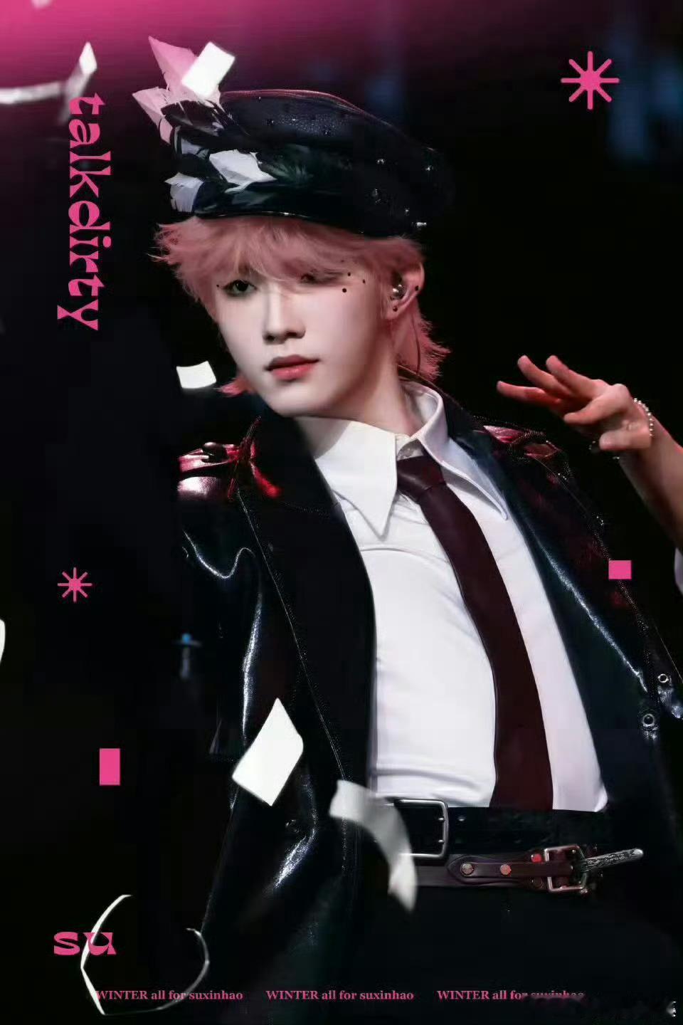 苏新皓哭了 舞台上哽咽致歉，因成绩愧疚向粉丝鞠躬，强忍泪水说想赢。少年把热爱与责