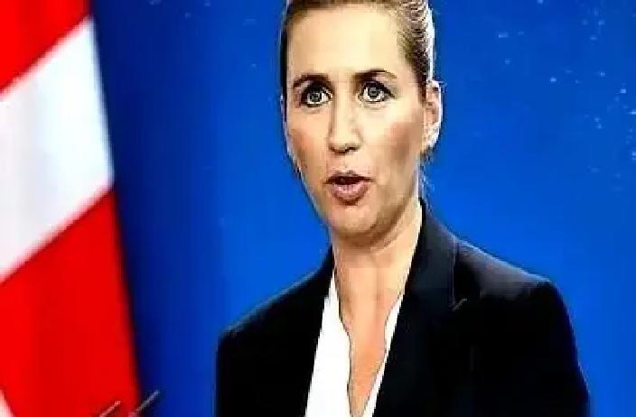 丹麦首相这一句“敢动武就解散北约”，等于把话摊开讲了。
 
她点名的是格陵兰岛。