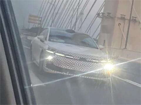 懂车之道讯近日，懂车之道获悉，社交网络平台上曝光一组广汽昊铂旗下全新轿车的路试谍