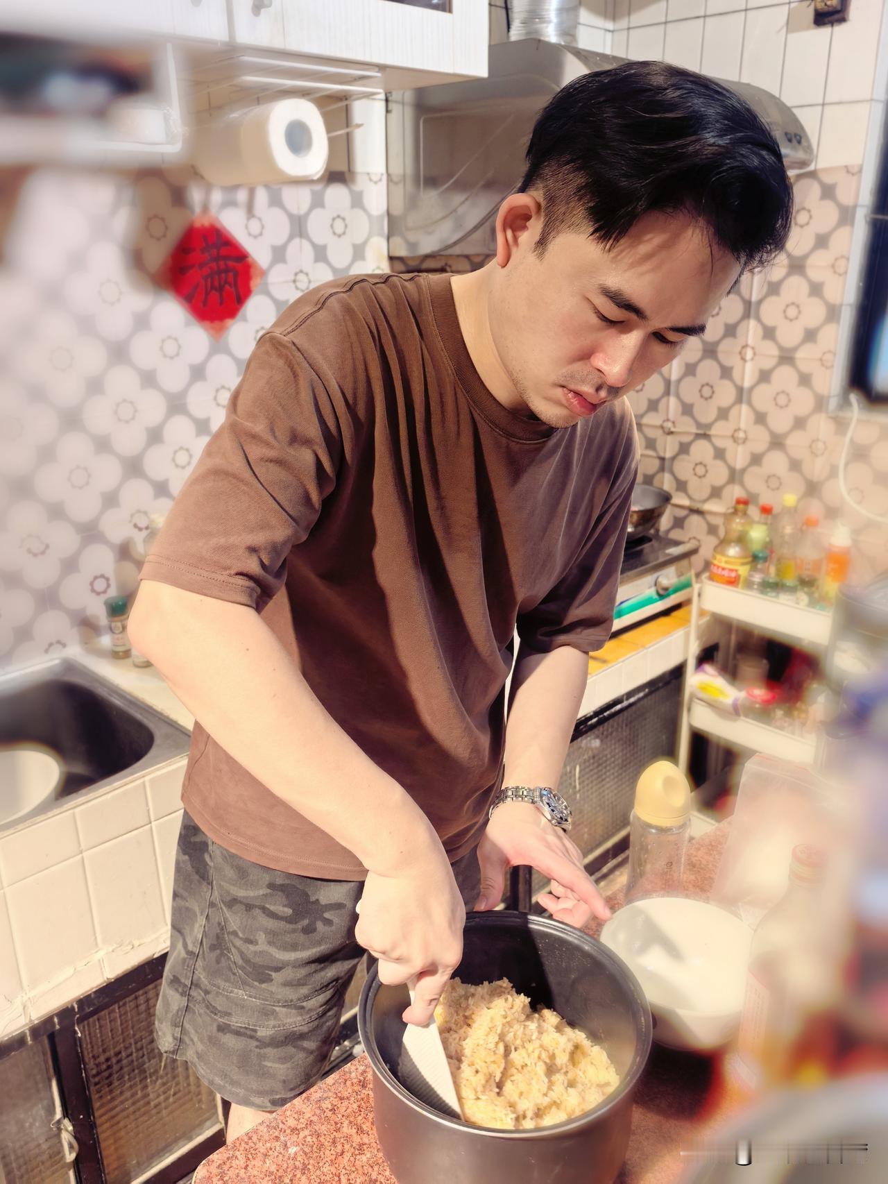今天是农历七夕，不少人称之为中国情人节，但我和内人今晚不是吃烛光晚餐，而是我自己