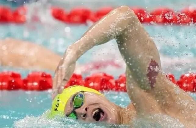 山东小伙张展硕在全运会男子400米自由泳决赛中战胜老将孙杨和潘展乐勇夺冠军，他以