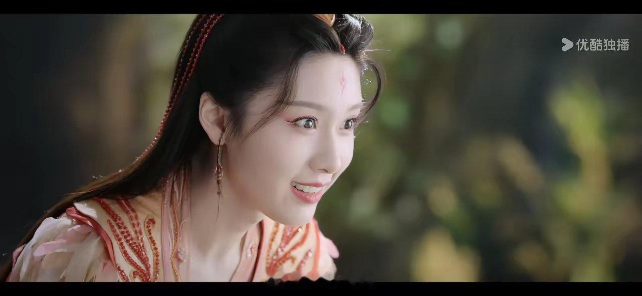《千朵桃花一世开》王子璇饰演的凤襄尊者好漂亮呀！没想到最后还是谢雪臣告诉她潜光君