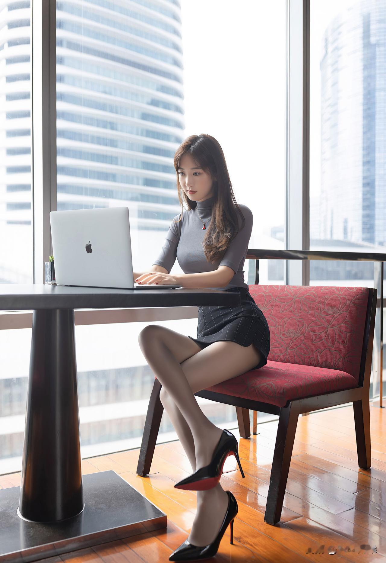 此图绝不含有涉及低俗易引发不良联想的内容。