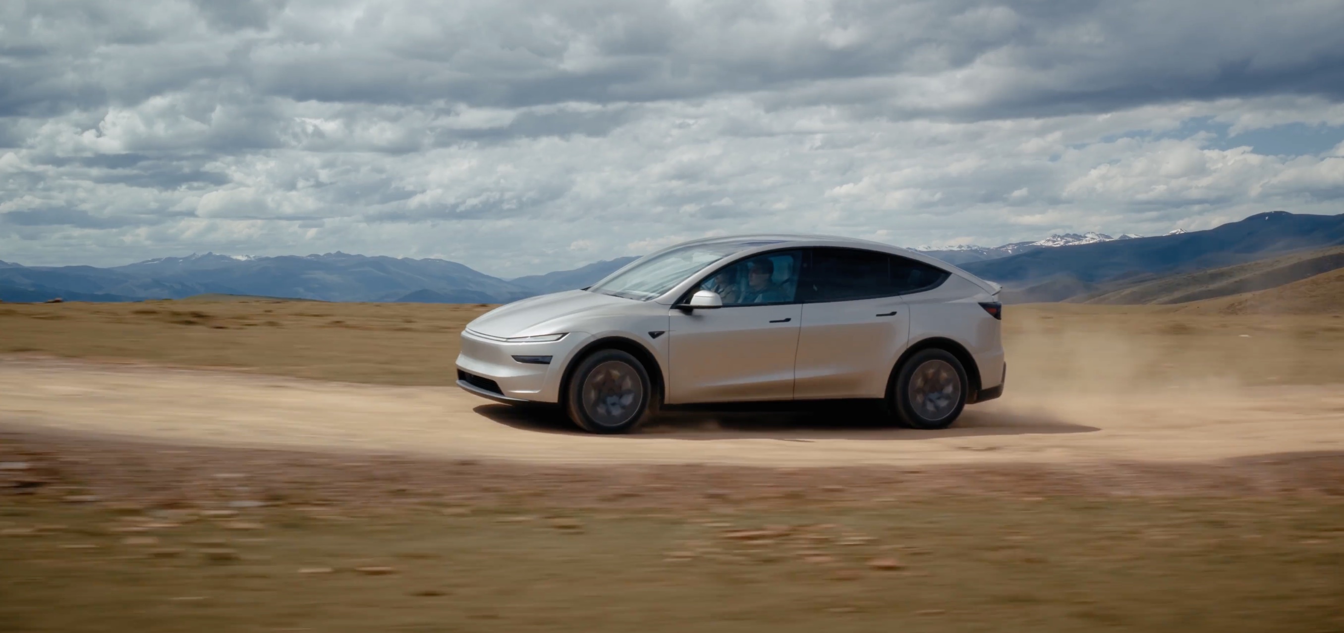 特斯拉Model Y L静态体验解禁了，看了几个视频，总结了一下升级点，以及我个
