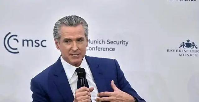 加州州长纽森在慕尼黑公开放话：坐在白宫那位只是“过客“，已经快80岁了，每天用8