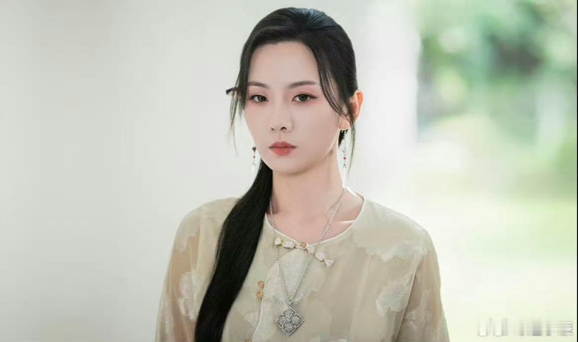 短剧女演员在颜值赛道堪比内娱小花短剧美女鲨疯了！明艳女王出场自带高光，甜妹笑起来