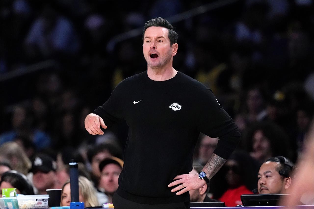 哈登：杜老大，这湖人主帅在你们季后赛首轮比赛对阵前，给你放了一波彩虹屁啊？？？