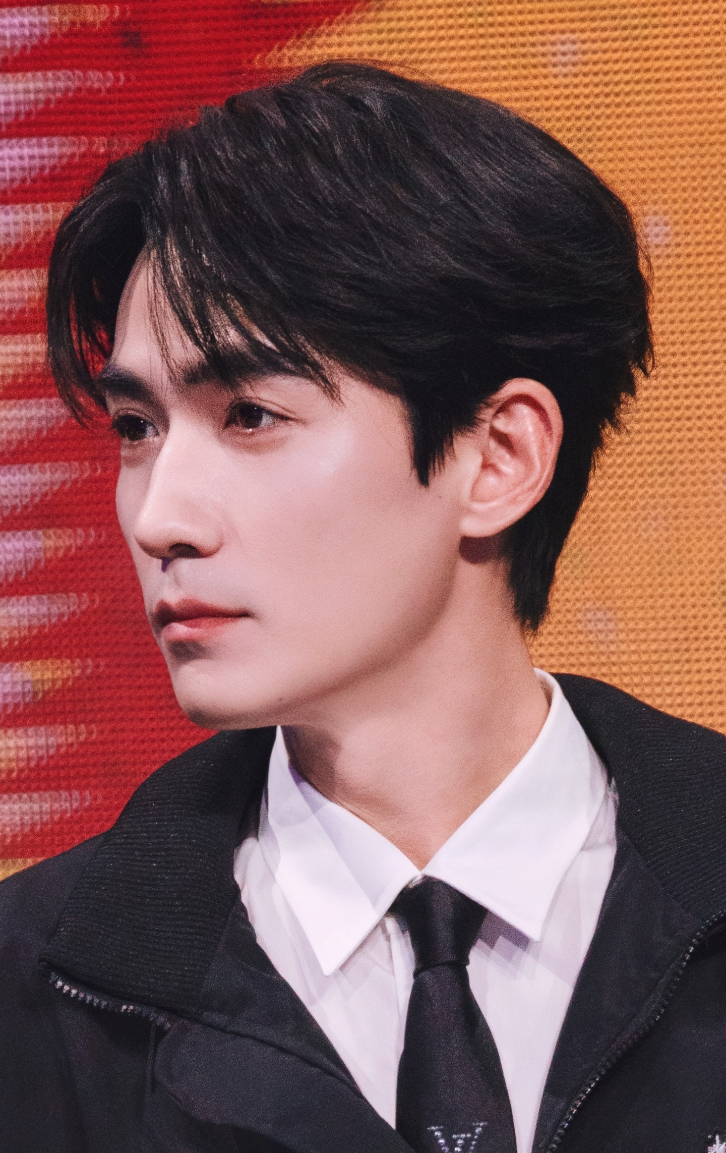 就是这个把剧组定制工装外套穿成高奢的美人影帝朱一龙