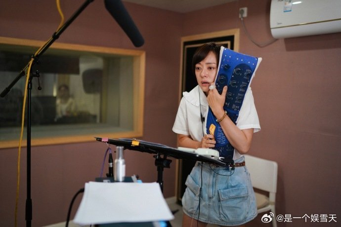 孙俪新剧用一生去治愈童年身为高知讲师却困于童年阴影，孙俪用细微神态刻画脆弱，被伤