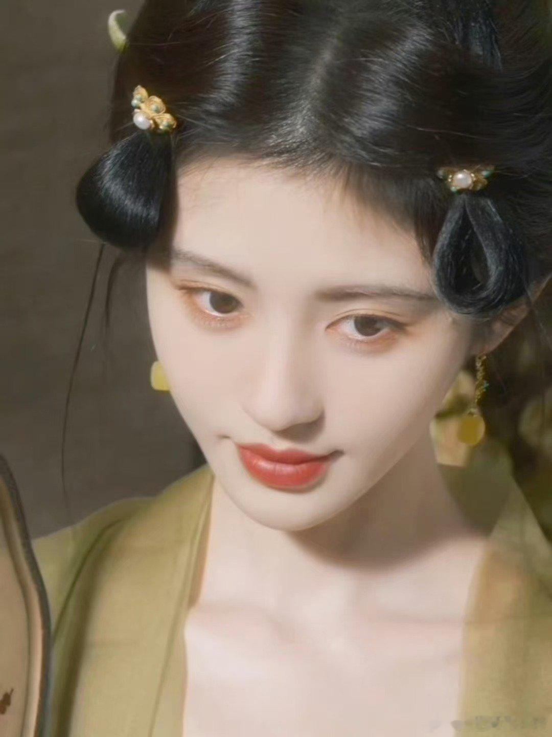#鞠婧祎古装新造型#鞠婧祎古装新造型，好灵动美丽，王亚飞是有点东西的。#鞠婧祎古