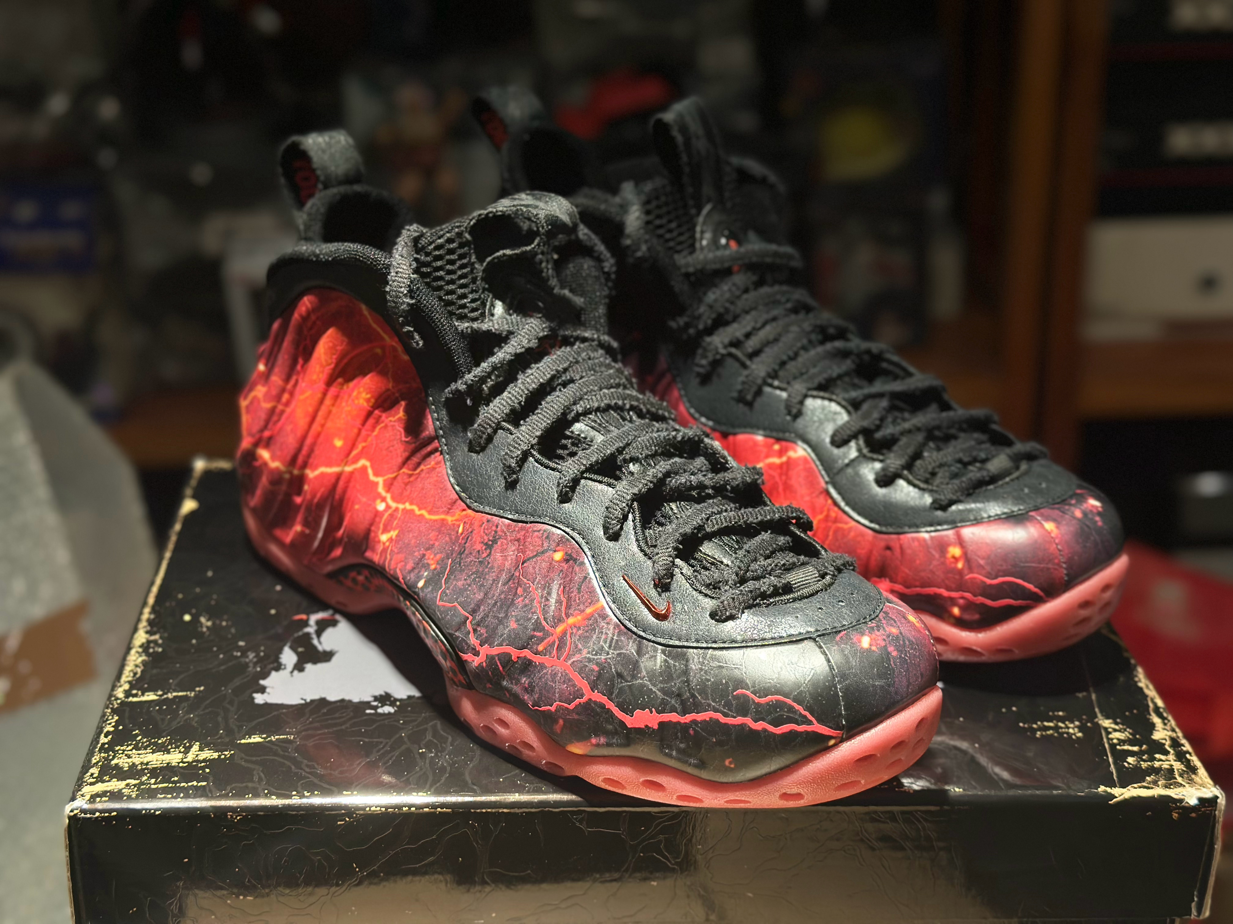 Stranger Thing x Nike Air Foampostie One