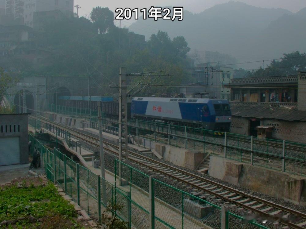 重庆沙坪坝区新桥相隔十五年的图片，其实首次来这里看火车还是二十多年前了，当时这里