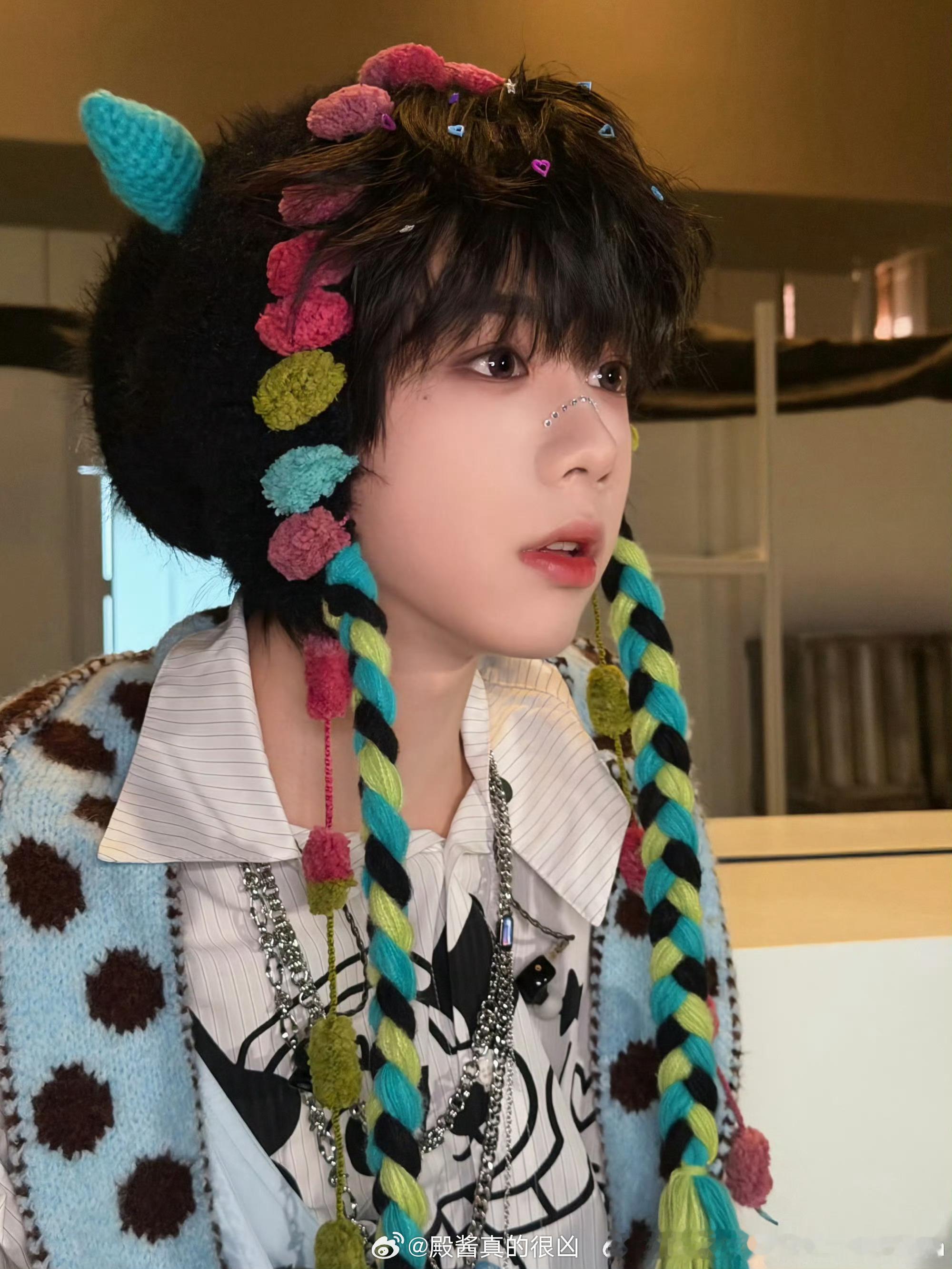 不要过度关注私下行程啦，就让陈奕恒无忧无虑享受假期吧，祝宝贝在韩国度过开心美好的