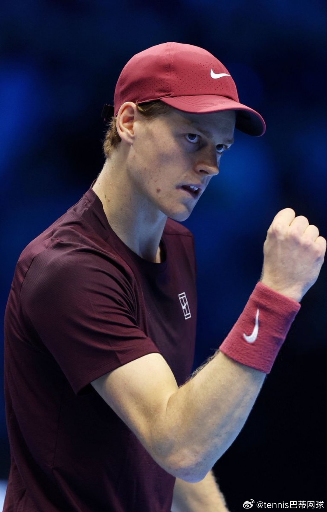 🇮🇹辛纳在都灵举行的ATP年终总决赛中以7-5、6-1击败🇨🇦阿里亚西姆