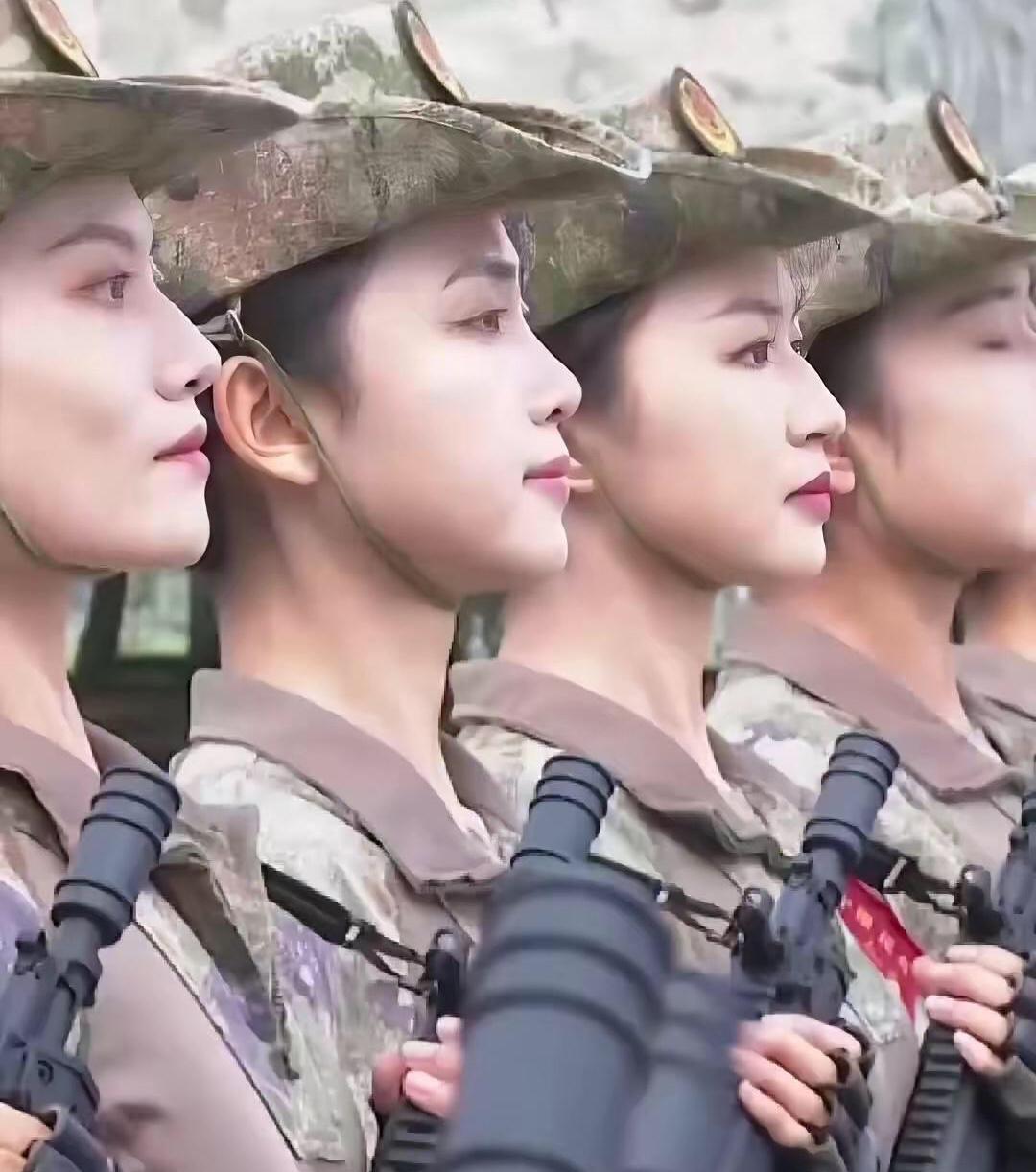 没人注意到咱们的女兵长得很美吗？
真的很神奇，
第一个像林心如第二个像王祖贤第三