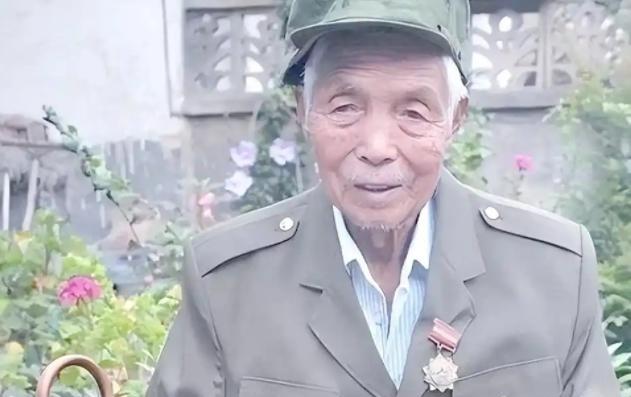 1979年，战士黄干宗被两名越南女兵活捉，他本已经做好了慷慨赴死的准备，没想到两