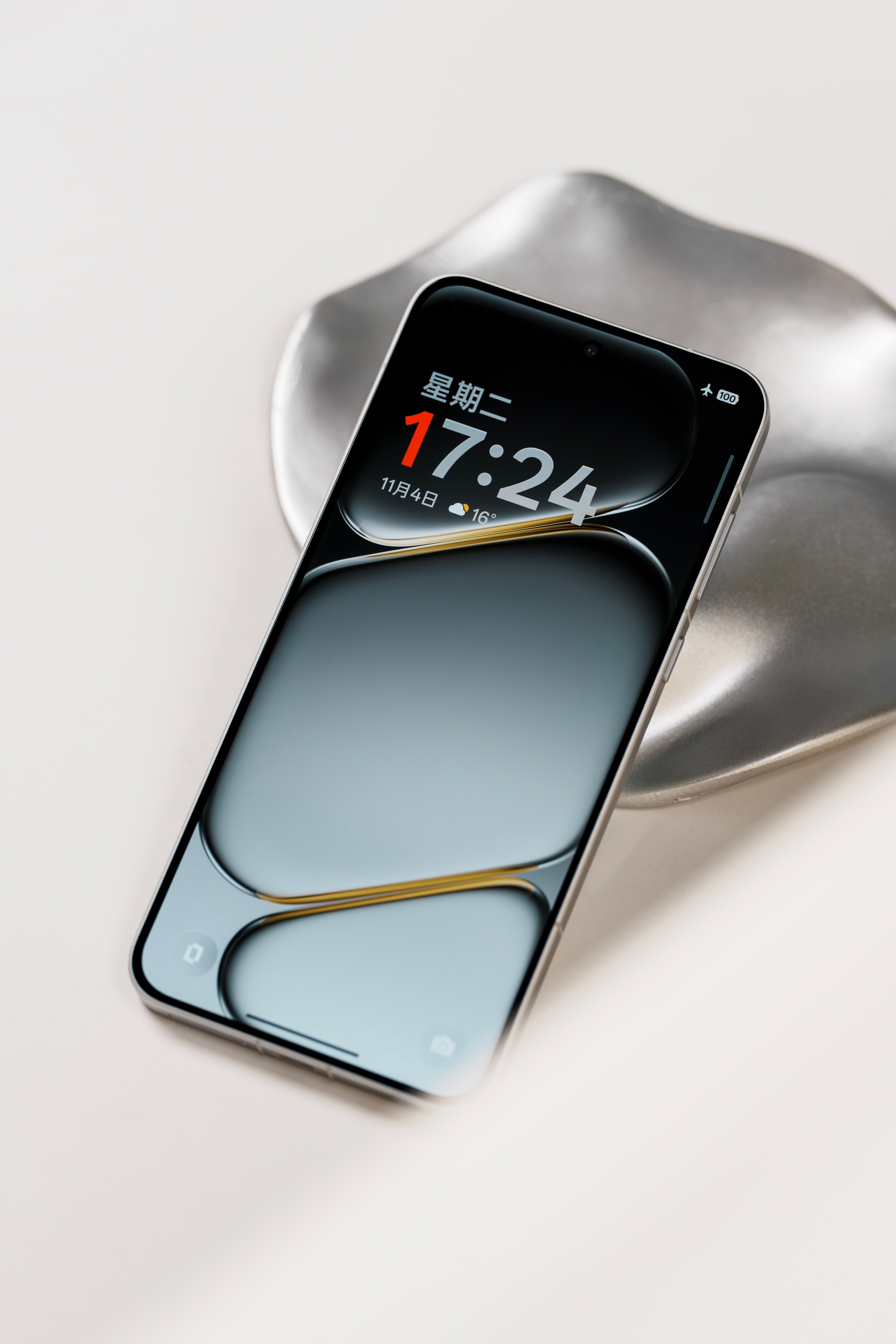 随手给一加Ace6拍了几张“甄姬照”，我这台是「闪白」，清爽、低调，精致感拉满！