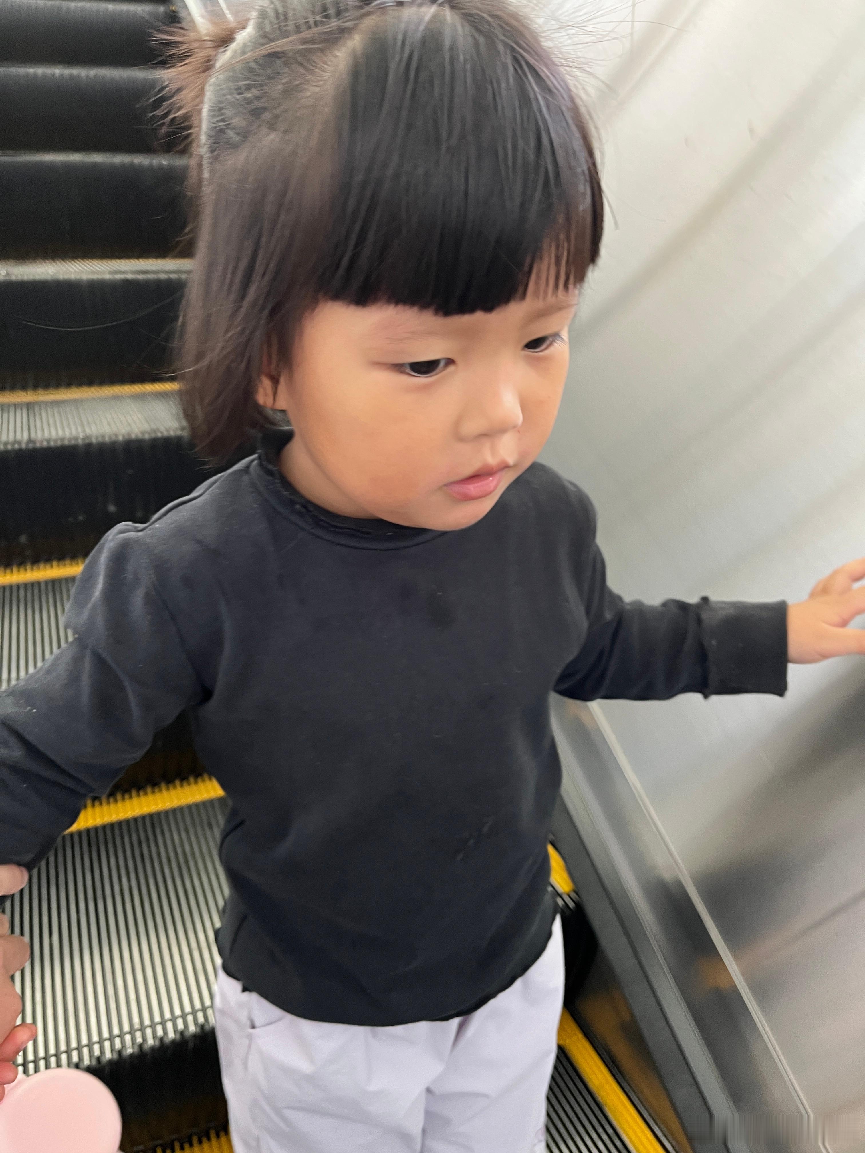 大家五一都去哪玩了？我们第一站，先去细狗那里，其实柠宝都不想去，说太远了。但是电