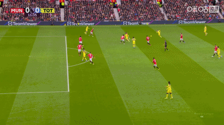 比赛第10分钟，西蒙斯非常漂亮的右路起球，加拉格尔推射没发上力 